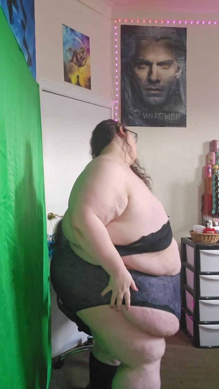 SSBBWLadyBrads: 빨고 춤을 추는 SSBBW