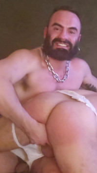 Lovește-l pe gigolo. Stăpânul cu barbă/Charlie Ferreira