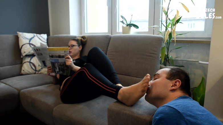 Czech Soles - foot fetish content: Pantyhose adik tiri yang tidak dapat ditahan!