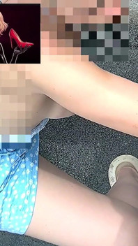 Anale vernietiging met xxxl dildo en tweehandige