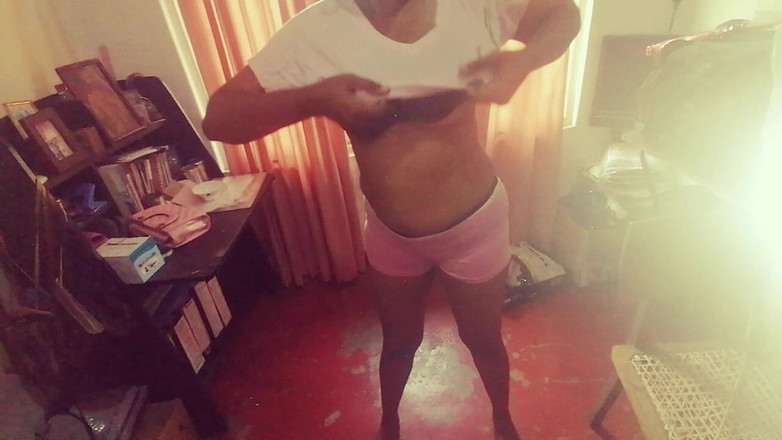 Tina Baby: Wideo z pasierbicą dla mleka ojczyma