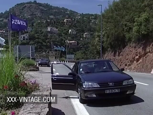 XXX-Vintage: bare stanon vaali sahyaatri ke saath aautdor gand chudaee