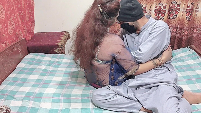Pakistani CoupleX: Esposa surpreendeu seu marido contando a ele sobre sua gravidez...
