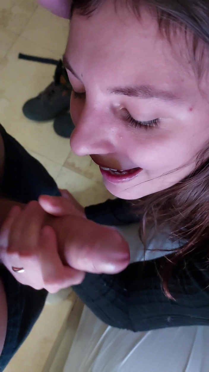 Softbrattypuppy: Amatoriale tedesca viene scopata a pecorina e scopata dal suo...