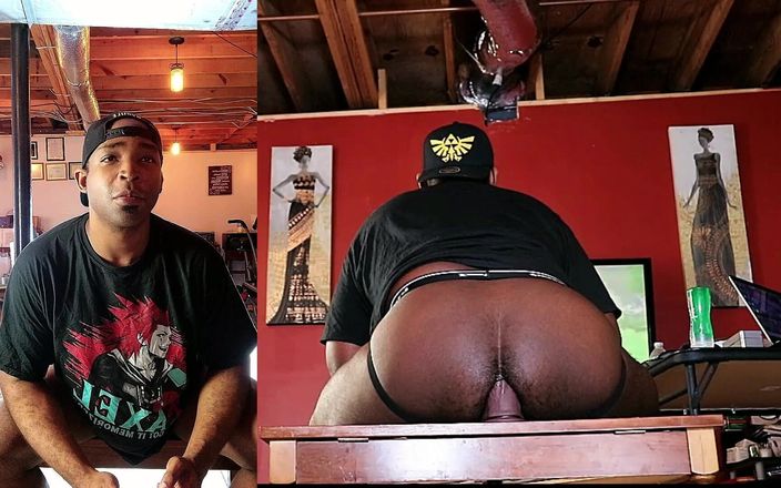 Blkbamaboi73: Jock с большой попкой зияет и подпрыгивает задницей во время игры