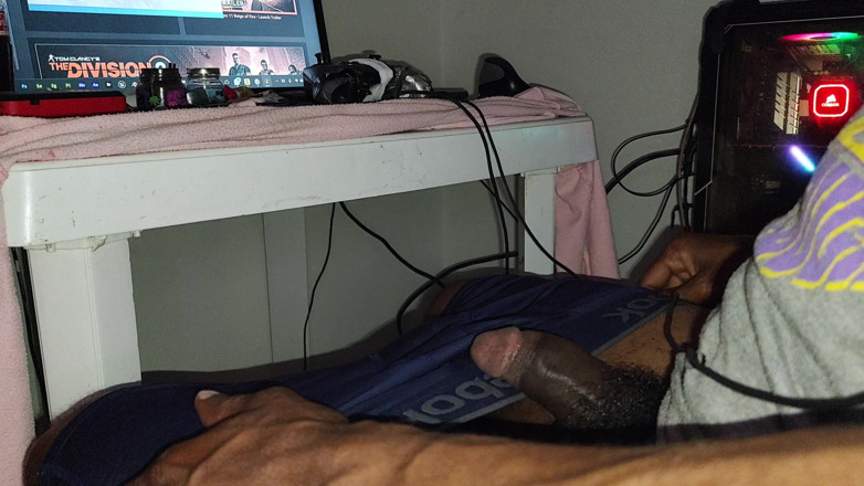 Uncut Lil Midget and Latina Freaky Friends: Pitică cu un cap bun plus un joc video Lil ......