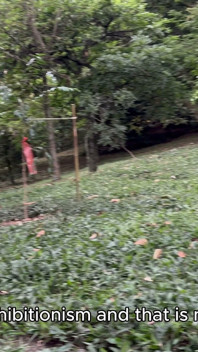 Незнайомець смокче мій член у парку, з огляду на все, тільки для того, щоб я сильно проник в неї і наповнив її рот спермою