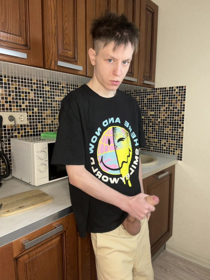 Morflot24: 어린 트윈스의 분출 정액 기쁨