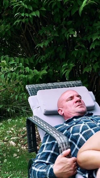 Rodičovská chyba: Silný nevlastní otec šuká sexy latinskoamerickou nevlastní dceru na zahradě
