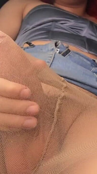 แช่ควยขาวของฉันในกางเกงน่อง
