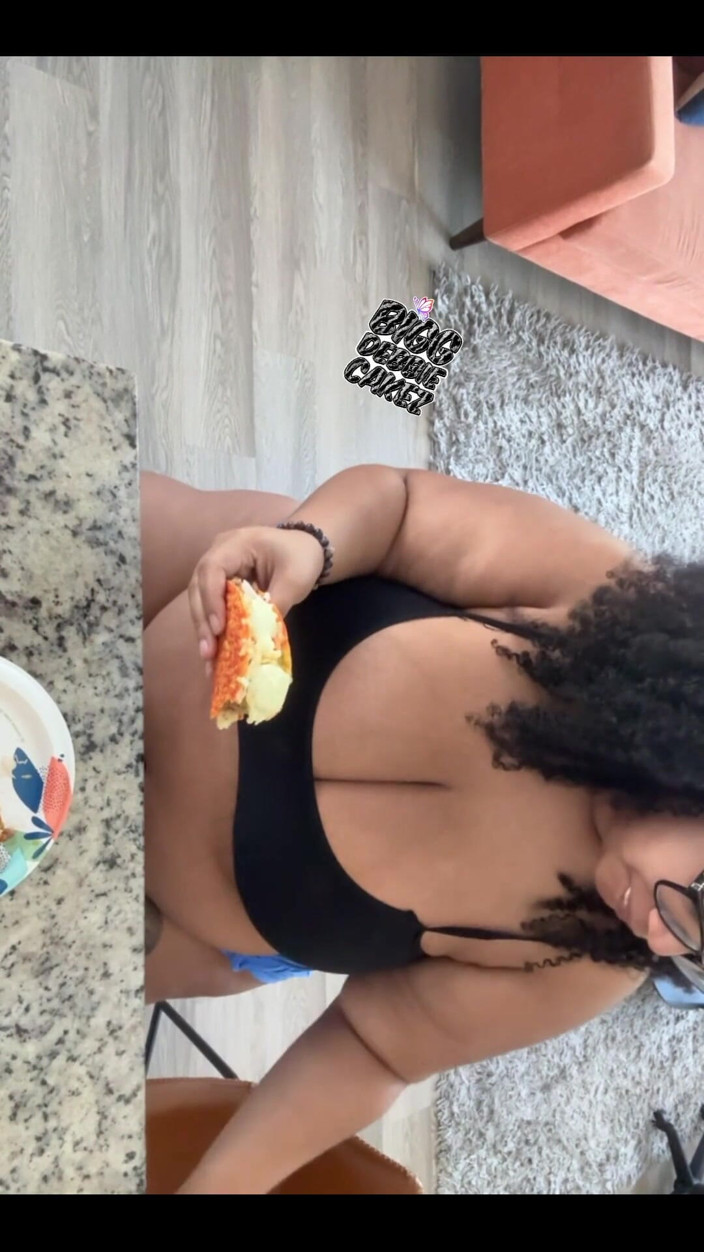 Biggdebbie solo: Biggdebbiecakez Mukbang