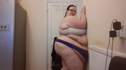 SSBBWLadyBrads: SSBBW BBW thongs and leather leggings try on