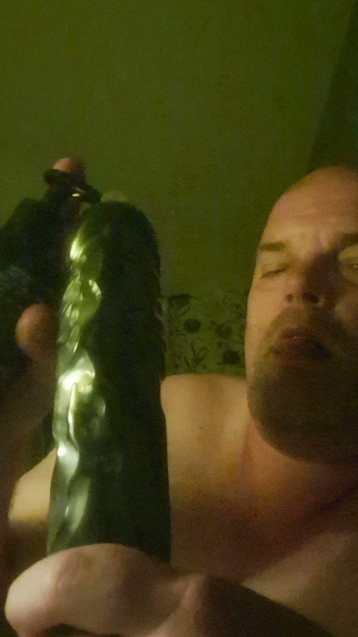 Fickspecht: Without Discussion, the Thick Dildo for the Slut