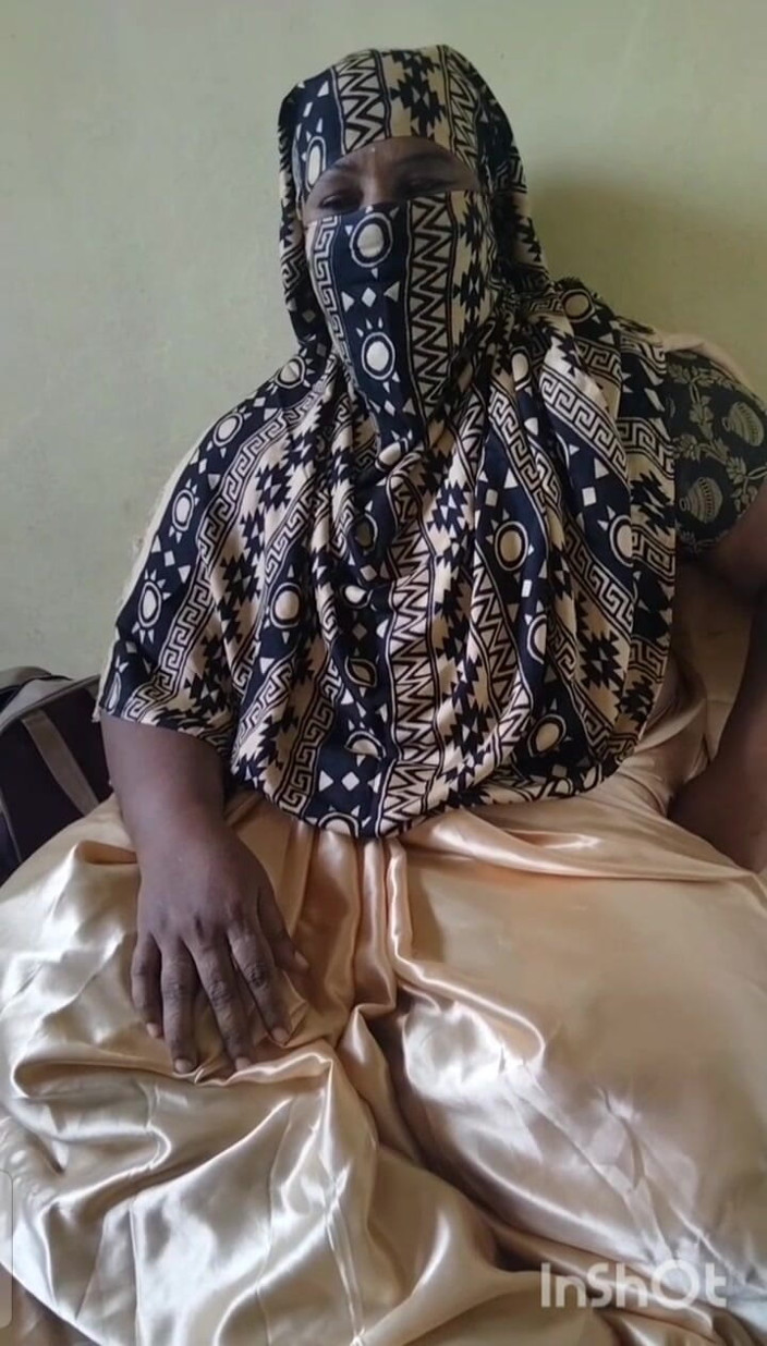 Priya aunty: Village Aunty Saree Wearing