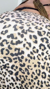 Awek montel matang curang suami cuckoldnya dengan seorang lelaki muda dengan batang besar