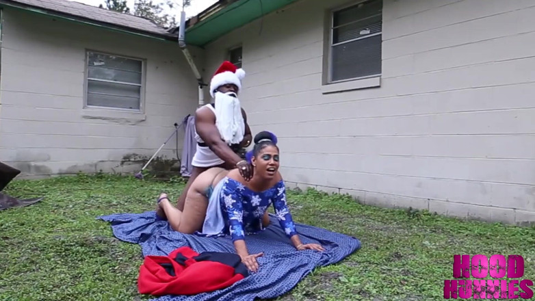 Hood Hunnies: Santa ngentot kontol besar pria kulit hitam sampai dicrot di...