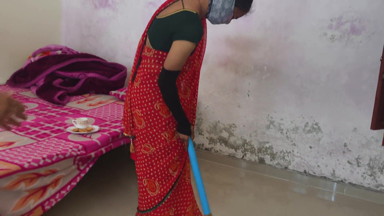 BadMash_Bhabhi: Hete Indische Desi vrouwelijke bediende geneukt