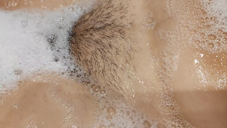 Emma_Alex: Amadora bronzeada menina no banheiro show perfeito peitos e buceta