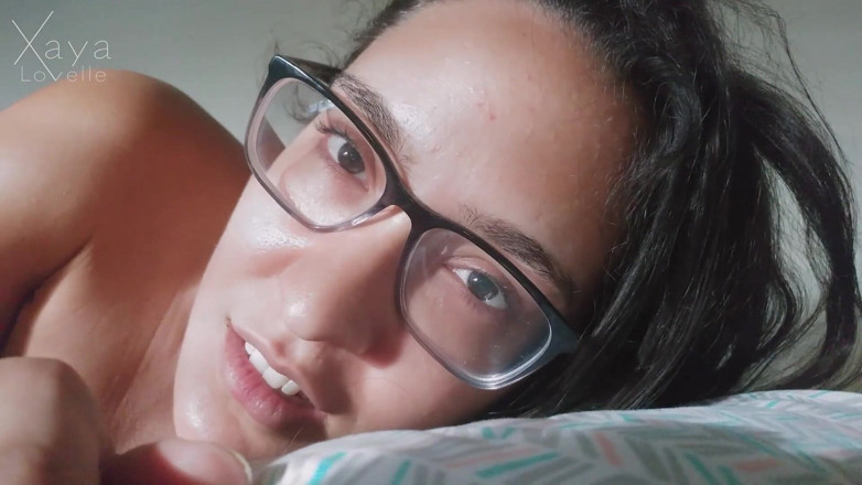 Xaya Lovelle: Exploiting your sweaty feet addiction: Lesbian encouragement pussy eating instructions