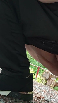 Flattulensen Pissing and Farting Outdoors