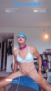 Kris Reelz - Transando Com Uma Pilha De Travesseiro Como Uma Cadela