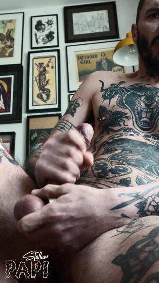 Stallion papi: Jacking off