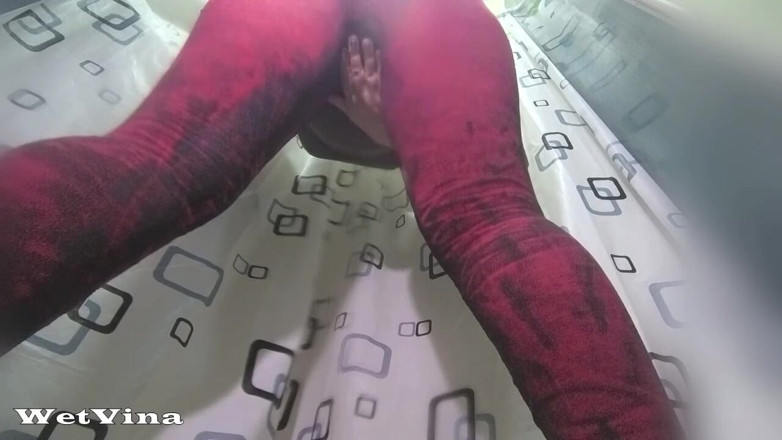 WetVina: Kissa vätar mina leggings