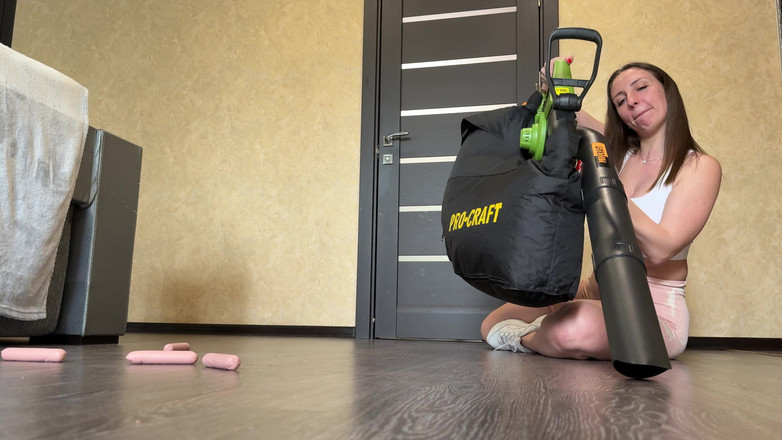 Hottie goddess: ソーセージ吸いメイド劇