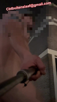 Nudo all'aperto rischioso extra lungo