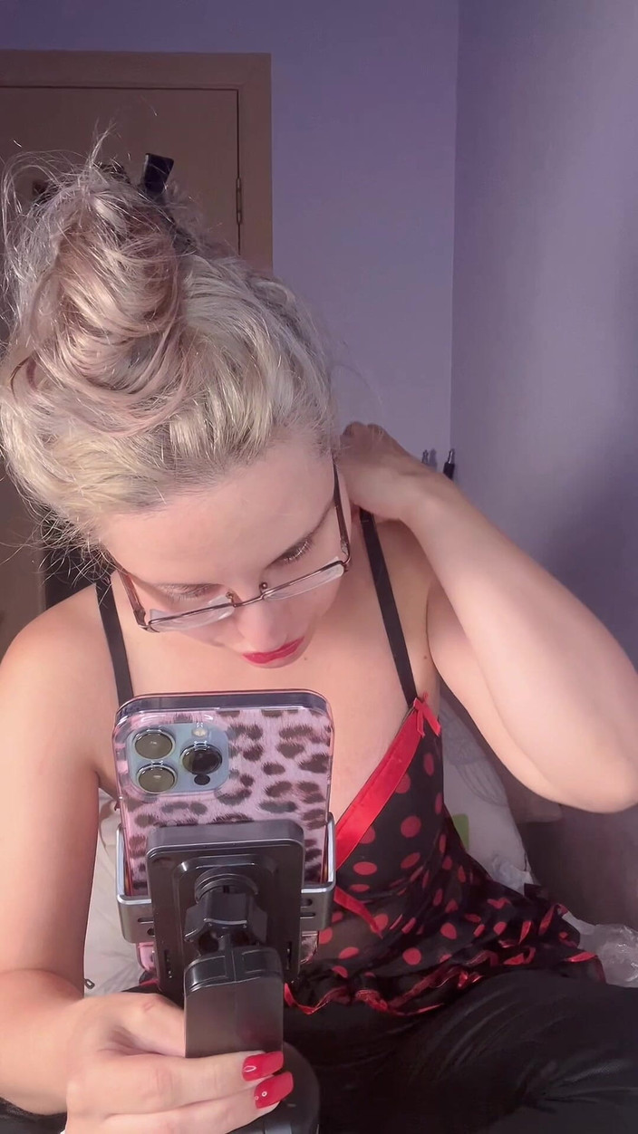 FinDom Goaldigger: Sesi webcam give me gold live