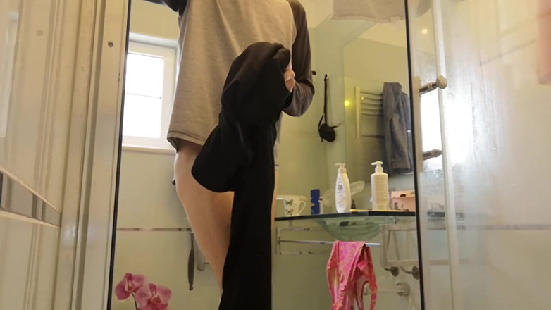 Rafael Torreano: Monday morning bathroom jerkoff