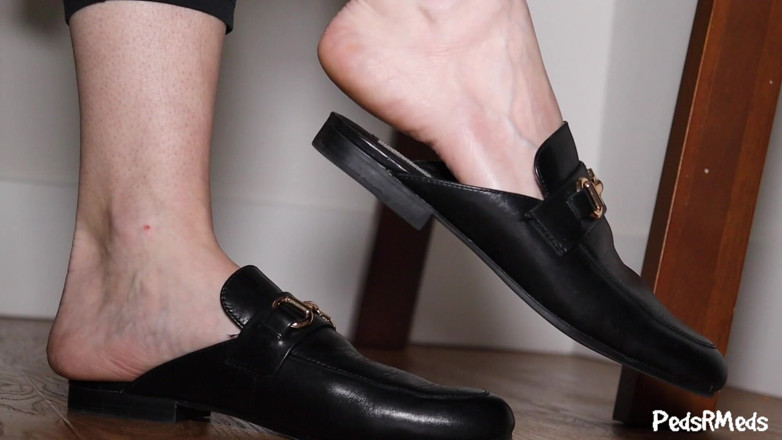 PedsRMeds: Brandy Elliott Dangling Her Mules