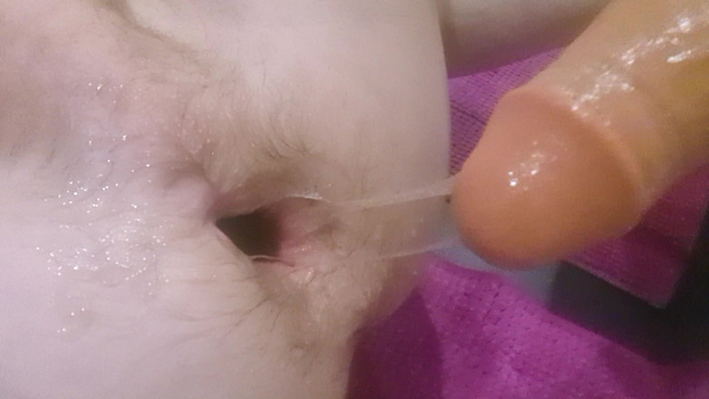 Bigdildo-Boy69: Un grosso dildo salivoso con un sacco di gape