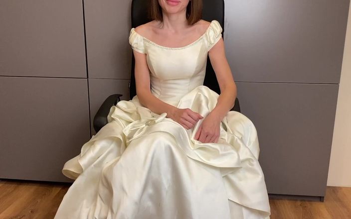 Mistress Mary: Noiva gostosa para marido corno Dia 1º.