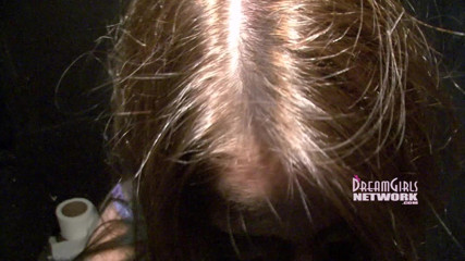 Dream Girls: La mora tettona si masturba nel bagno del night club