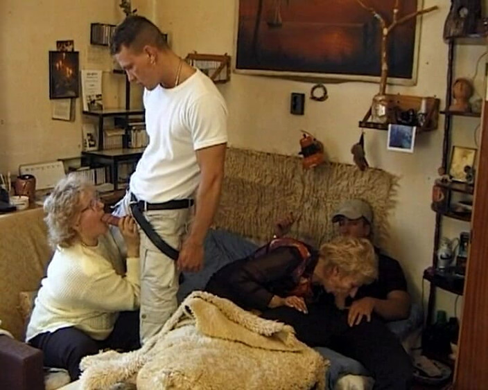 BB Video - Old School: Orgie en plein air avec une mamie allemande amateur et...