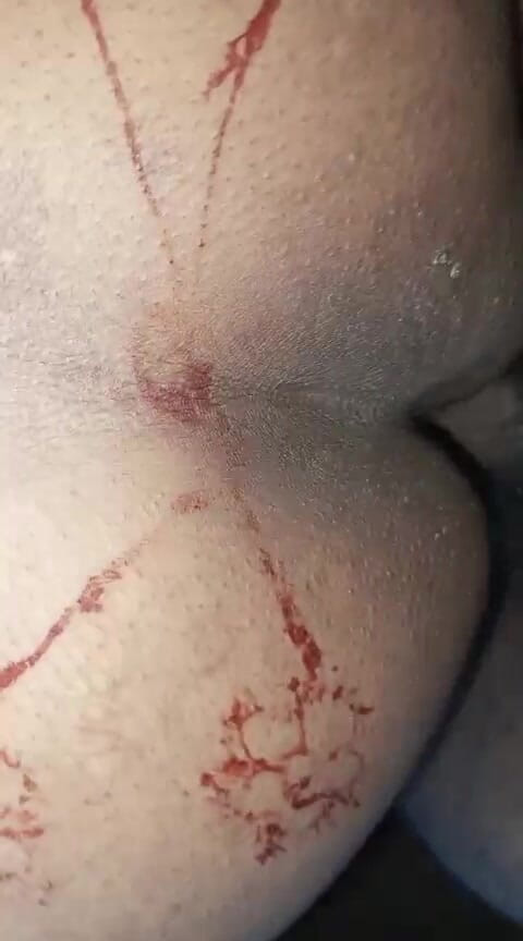 Auntixxx69: Jag dekorerade min fitta och rumpa med henna och knullade...