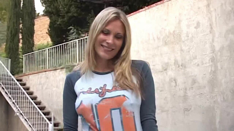 Oldschool X: Blonde MILF verschlingt schwanz mit schlampigem sperma-tropfendem finish