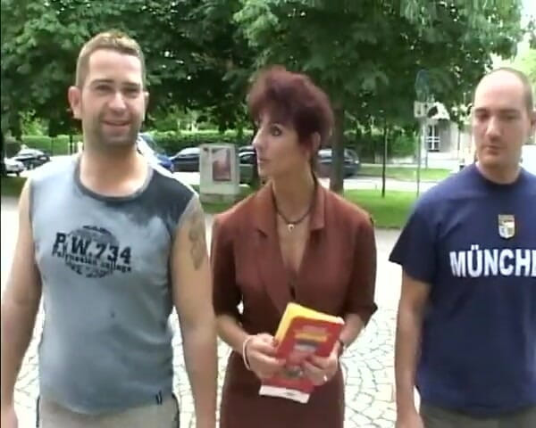 Deutsche Damen: Ruiva alemã professora goza depois de dp gangbang