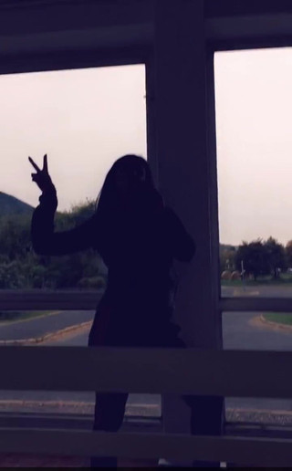 Nesty: Čekání na vlak s Coco De Mal