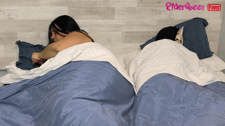 Riderqueen: 爱的继母，慢动作中的单人粉丝，在床上