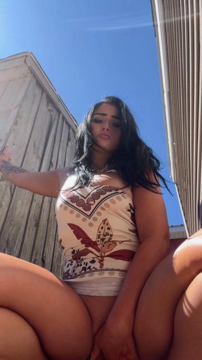 Valaya Noire: Horny Slut Sneaks Fingers in Herself Outside