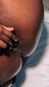 Dlouhý africký černý čůrák ošukal chlupatou kundičku