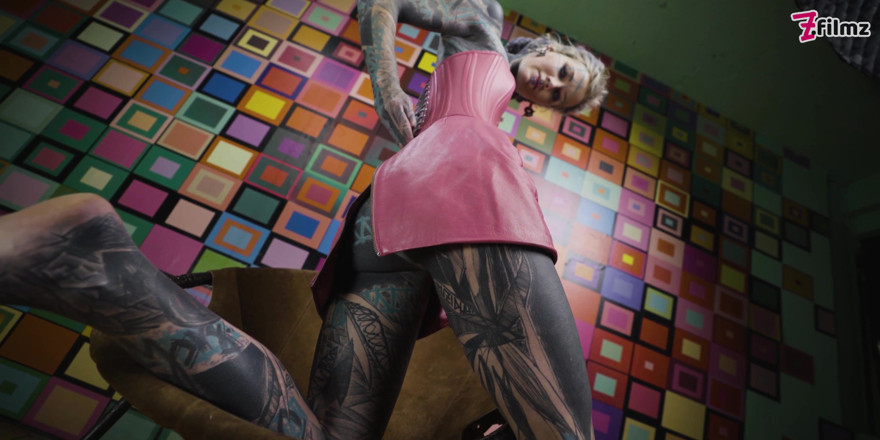 Z-Filmz: Solo-anal-masturbation - rosa spitzen korsett und stahl-spielzeug