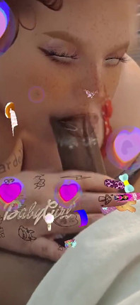 Sloppylynn vui vẻ đút sâu vào họng