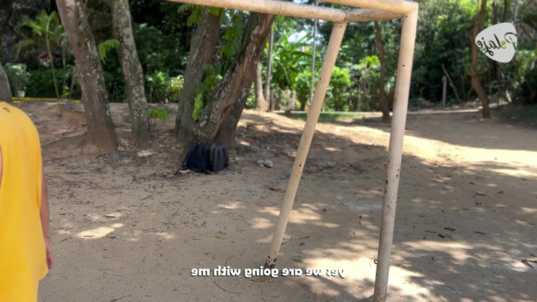kikemerengues: ฉันยิงประตูใส่ผู้ชายคนหนึ่งในสนาม แล้วเขาก็ยอมให้เขายัดมันเข้าก้นตัวเอง