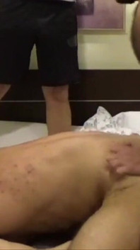 熟女男孩在床上无套做爱