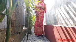 Đụ vợ ngoài trời trong làng trong ngày