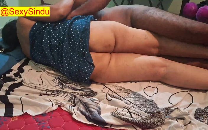 Sexy sindu: Indische vrouw in mooie lingerie met grote tieten