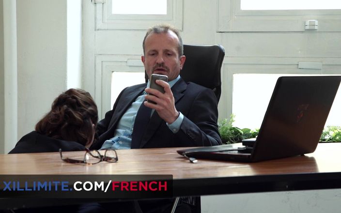 French Girls At Work: Bos besar lebih suka seks anal